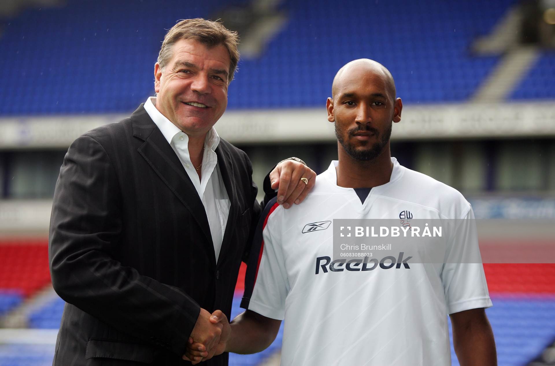 Bolton Wanderers nyförvärv Nicolas Anelka med manager Sam