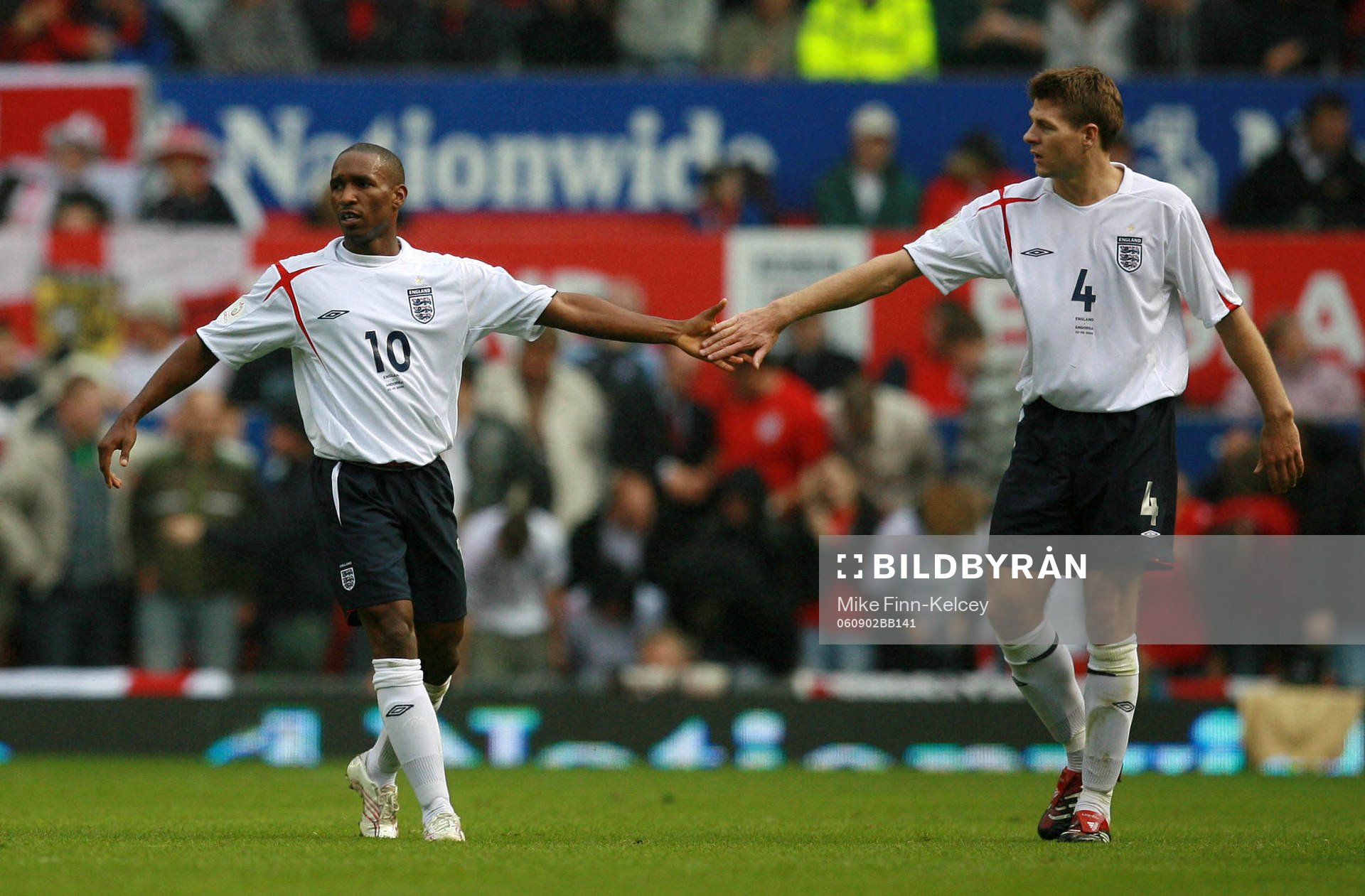 Jermain Defoe och Steven Gerrard, England (Jubel)