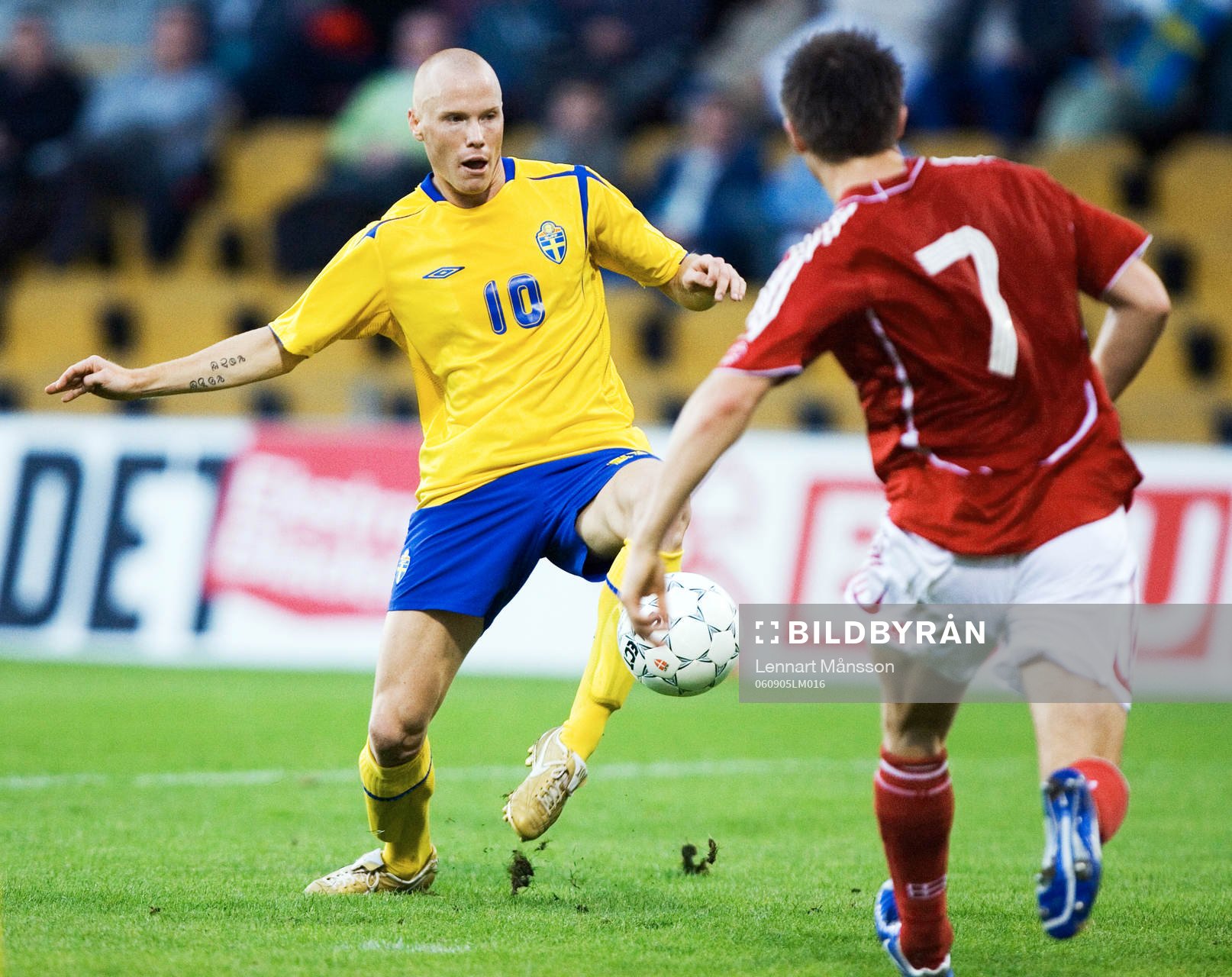 Alexander Farnerud, Sverige smeker bollen precis utanför