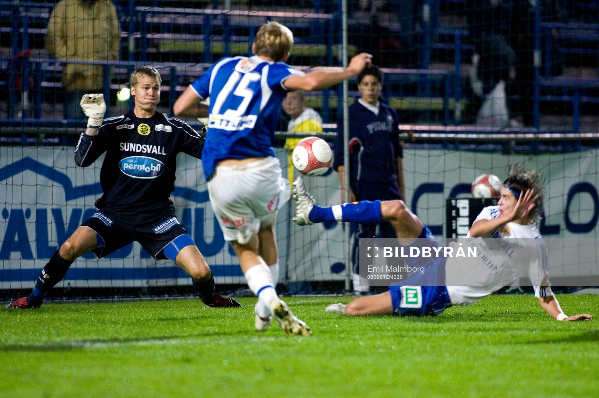 Emil Mårtensson gör 1-0. Sundsvalls målvakt Andreas