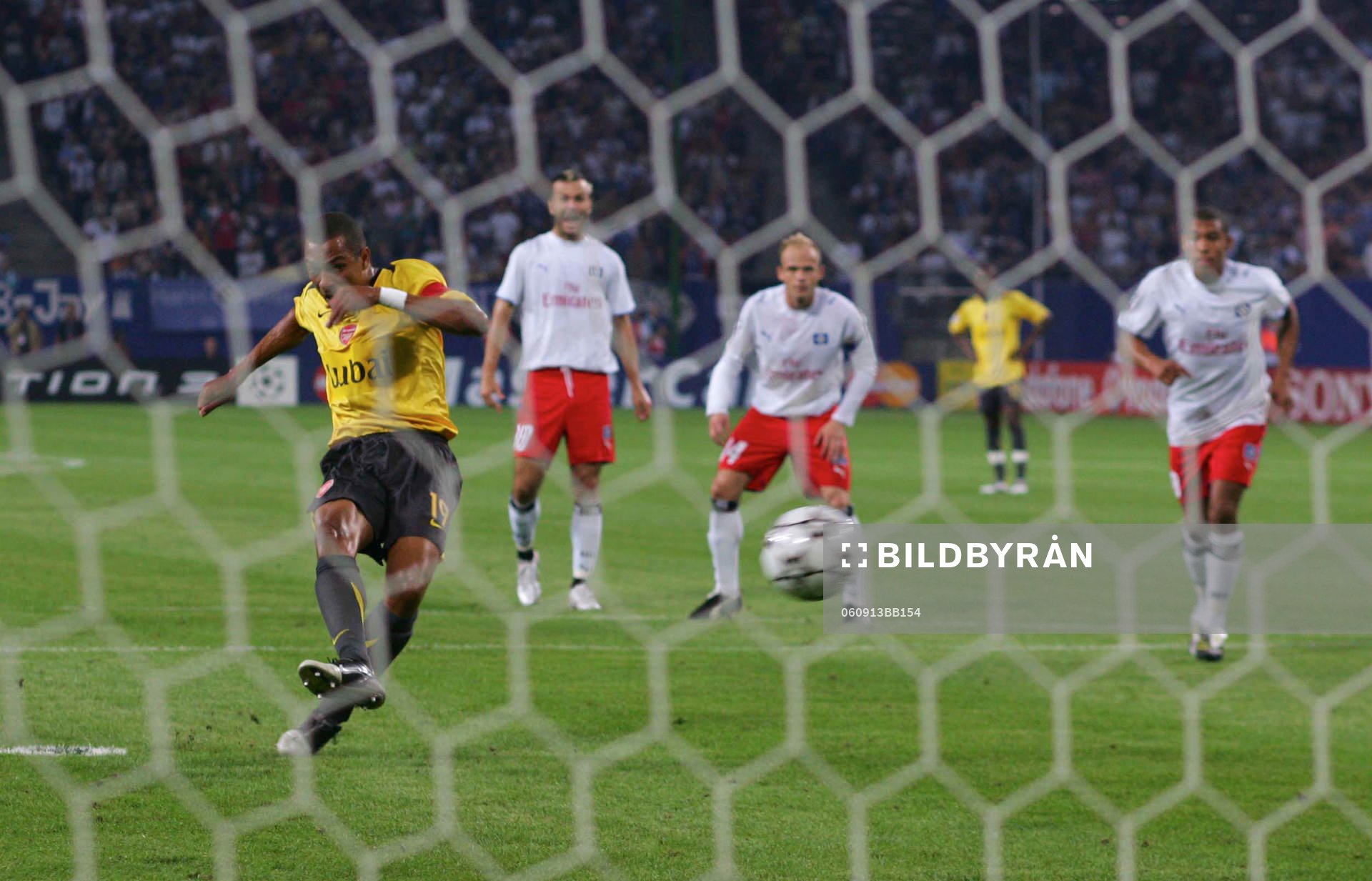 Gilberto, Arsenal gör mål på straff