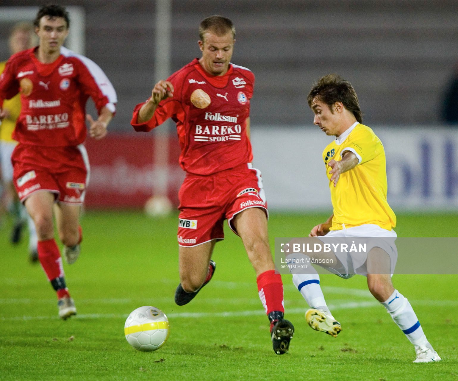 Daniel Jovanovic skojar med de större Helsingborgs-spelarna