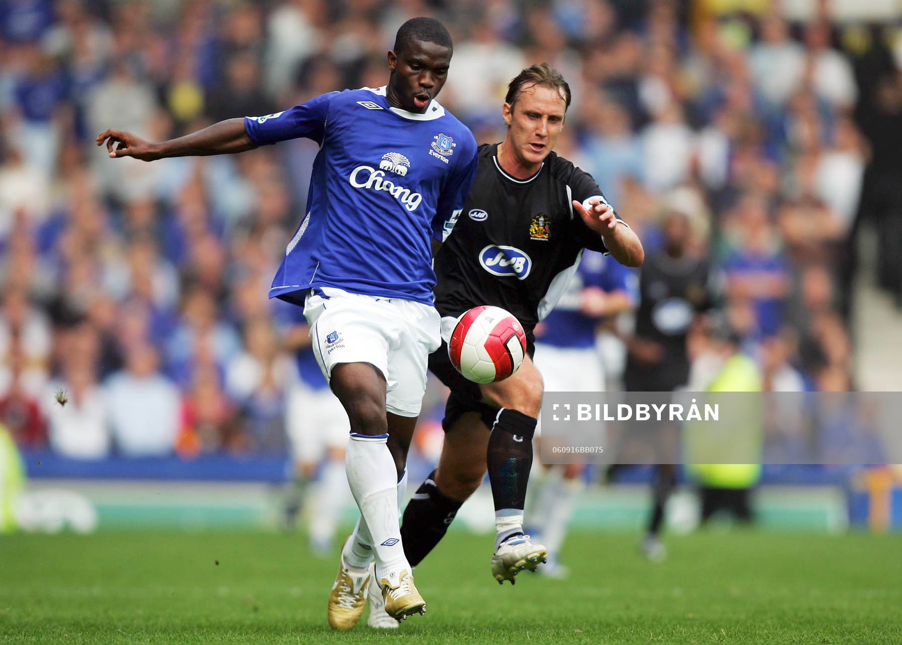 Joseph Yobo, Everton utmanas av Andeas Johansson, Wigan