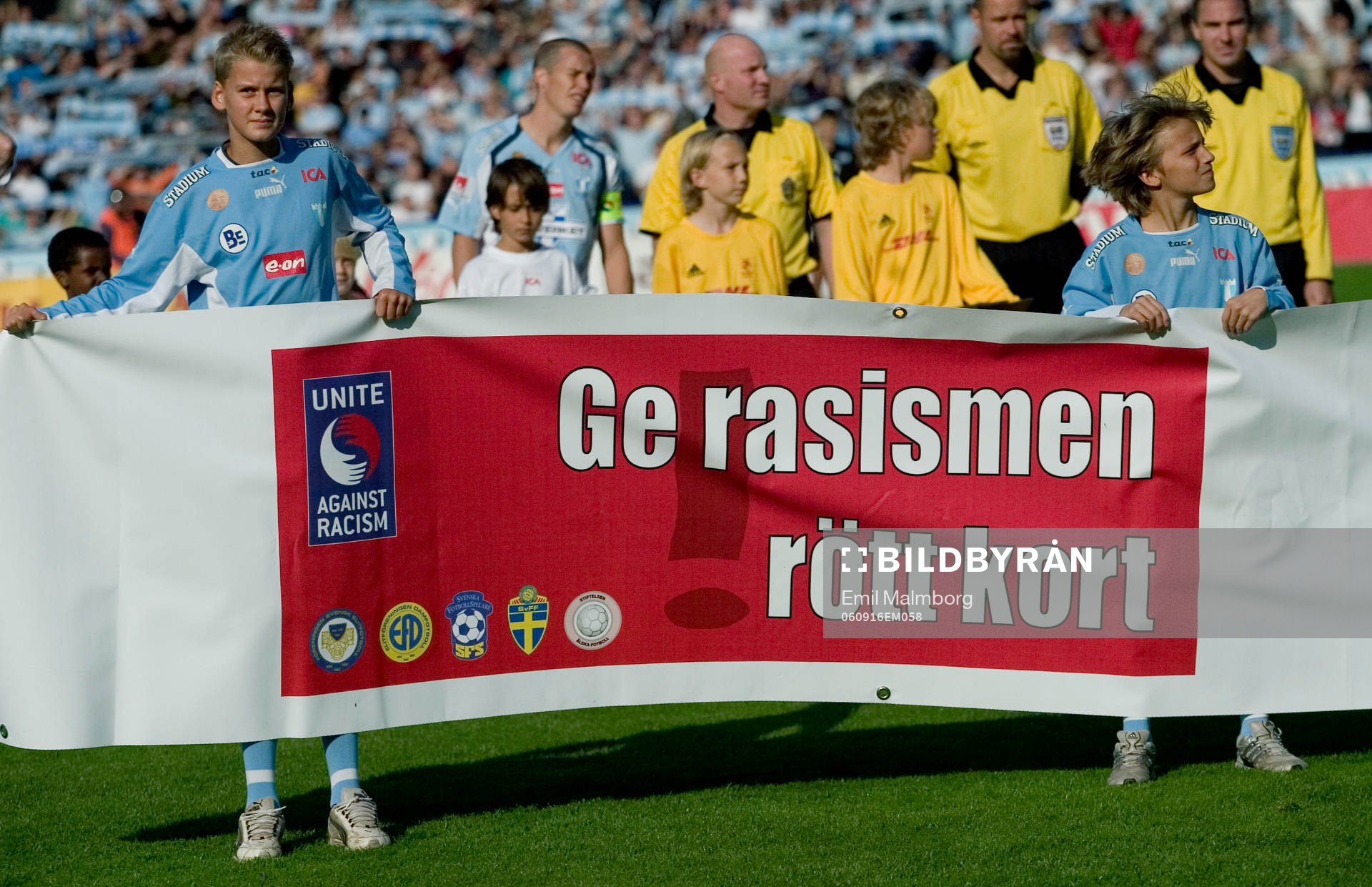 Ge rasismen rött kort