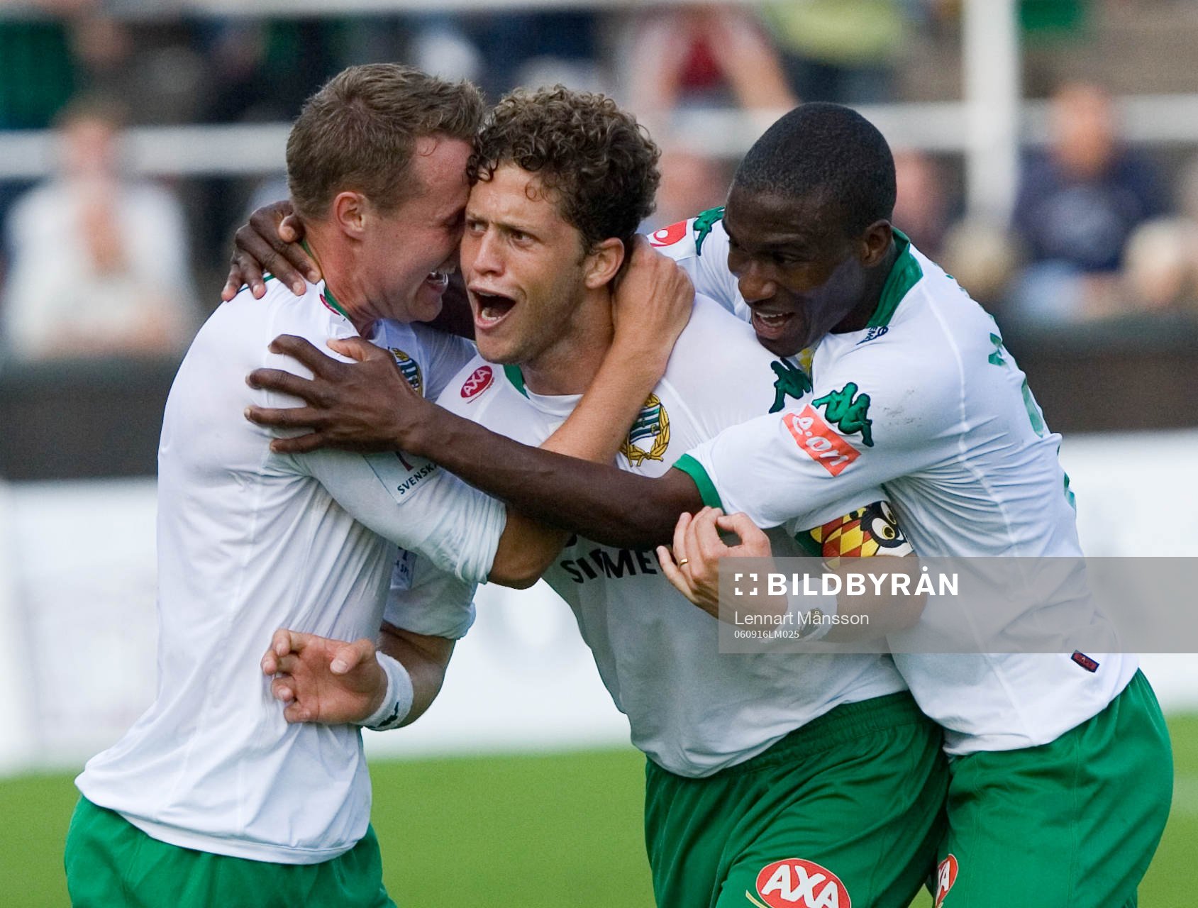 2-0 blev 2-2, 2-målsskytten Paulinho Guara grattas. Jubel
