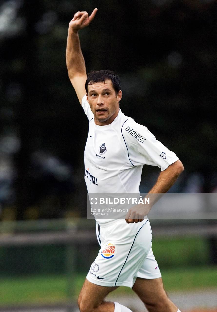 0-3, 2-målsskytten Igor Sypnievski jublar. Jubel