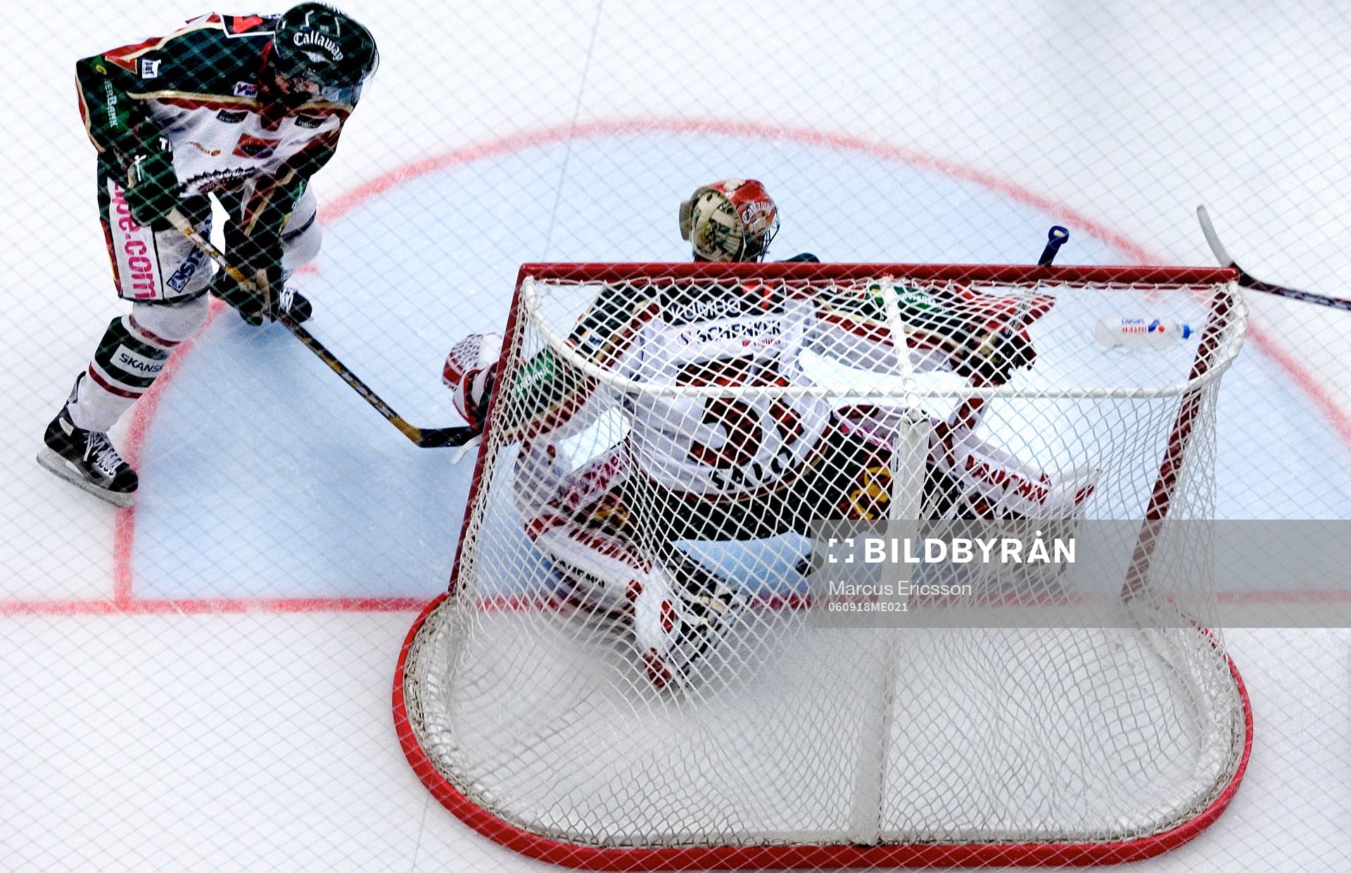 3-0 studsar in bakom Tommy Salo, målvakt Frölunda