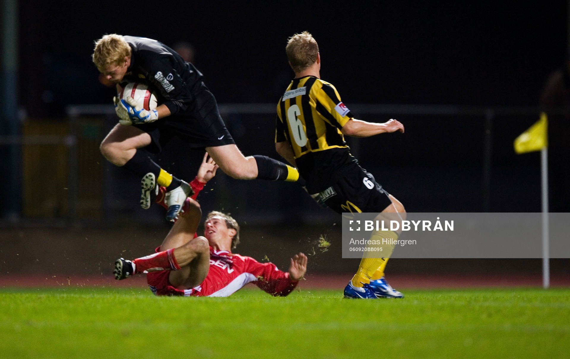 Christoffer Källkvist, målvakt, Häcken, springer ihop