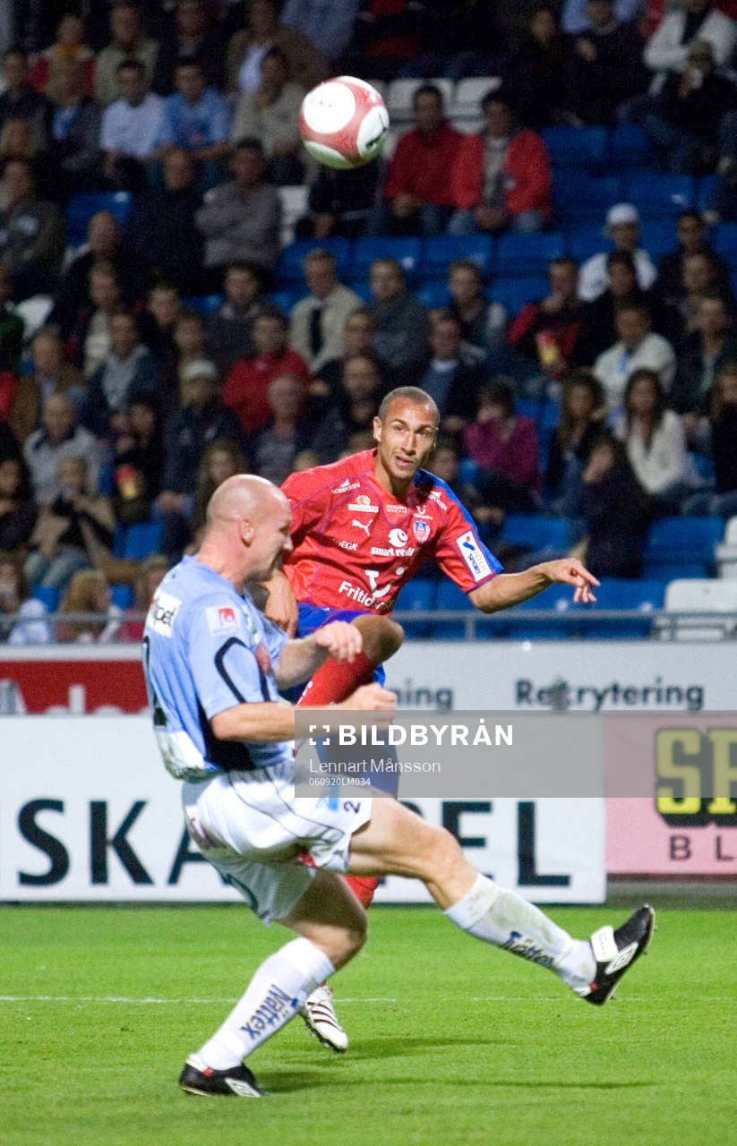 Henrik Henke Larsson lobbar i ribban