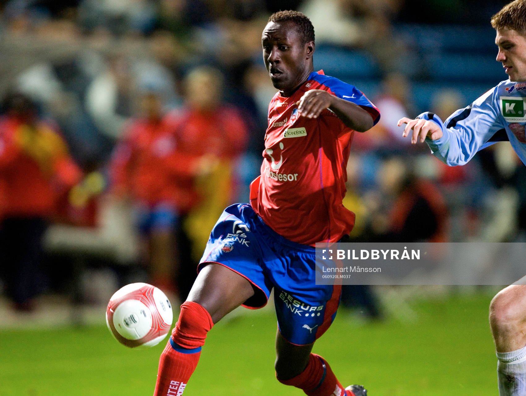 2-0 skytten Olivier Karekezi håller undan