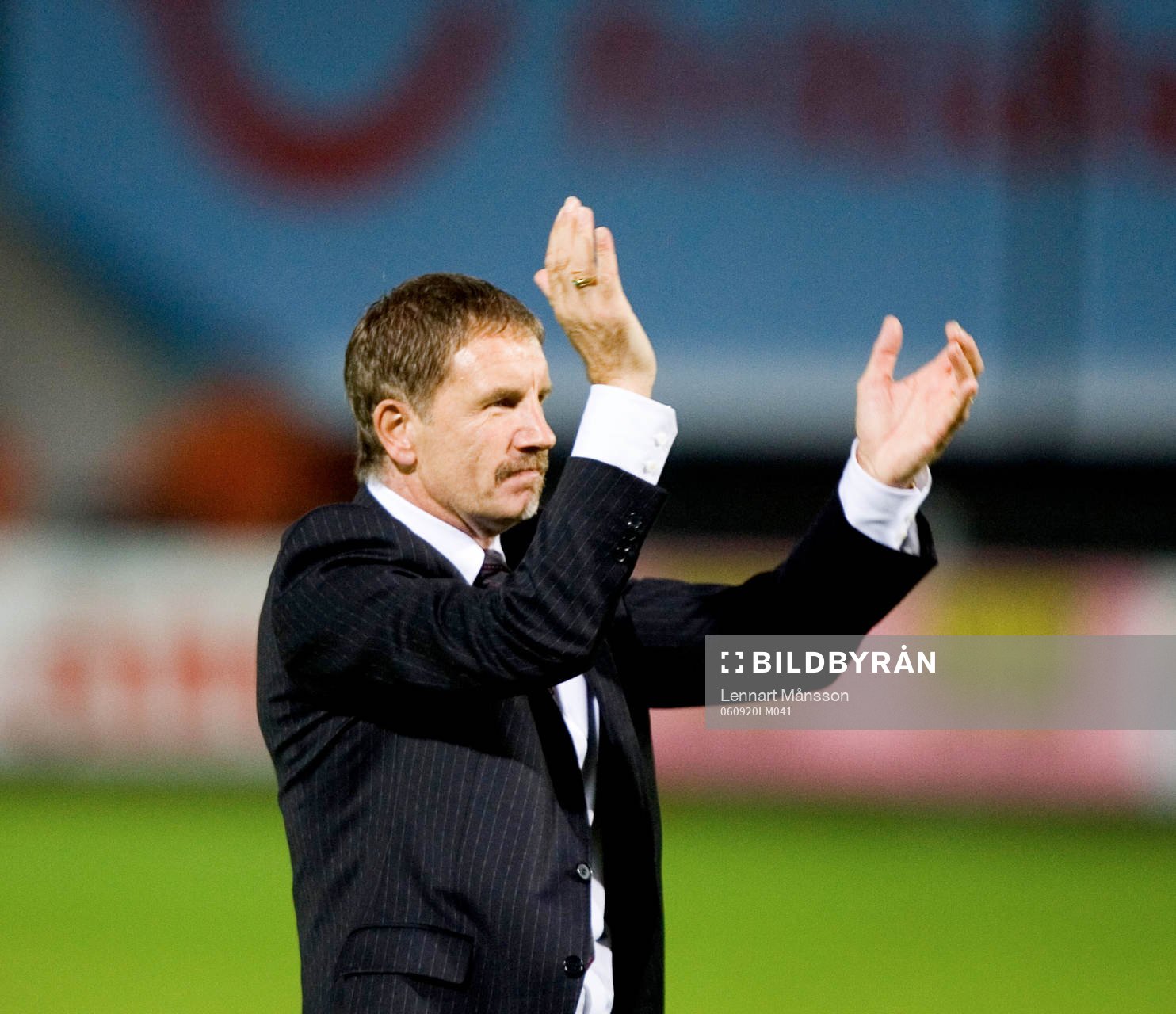 Stuart Baxter, tränare, Helsingborg. tackar publiken