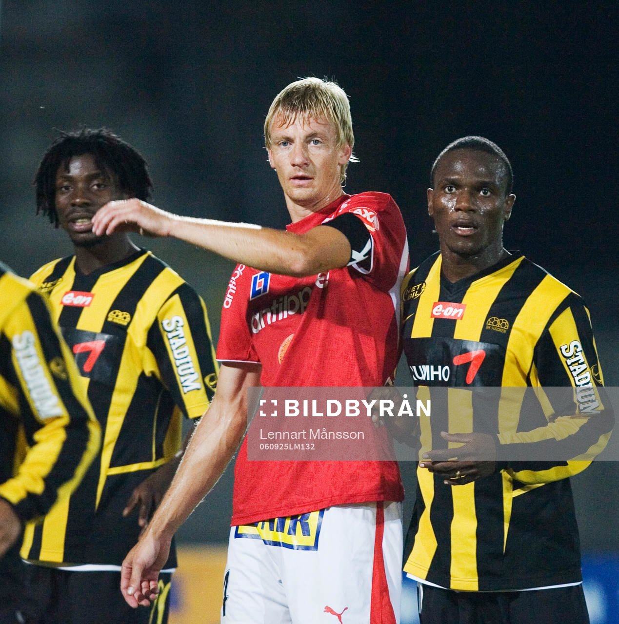 Patrik Rosengren, Kalmar, bevakas av Jimmy Dixon och Robert
