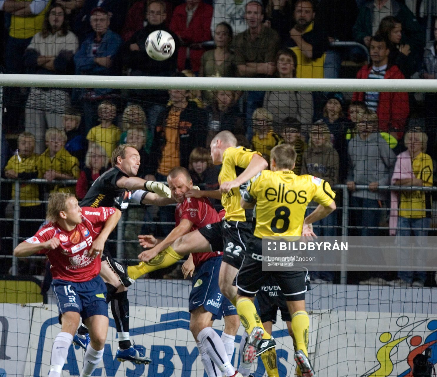 Dick Last räddar framför Andreas Augustsson och Anders