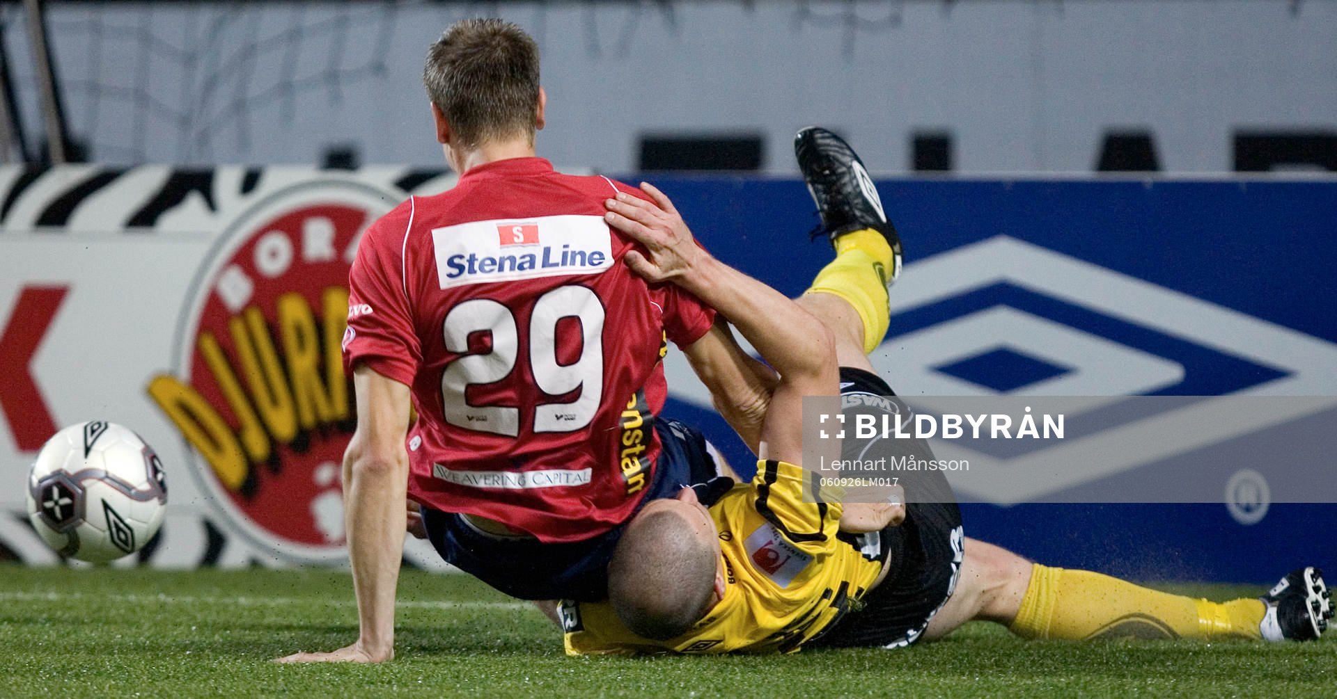 Elias Storm trycker till Andreas Augustsson