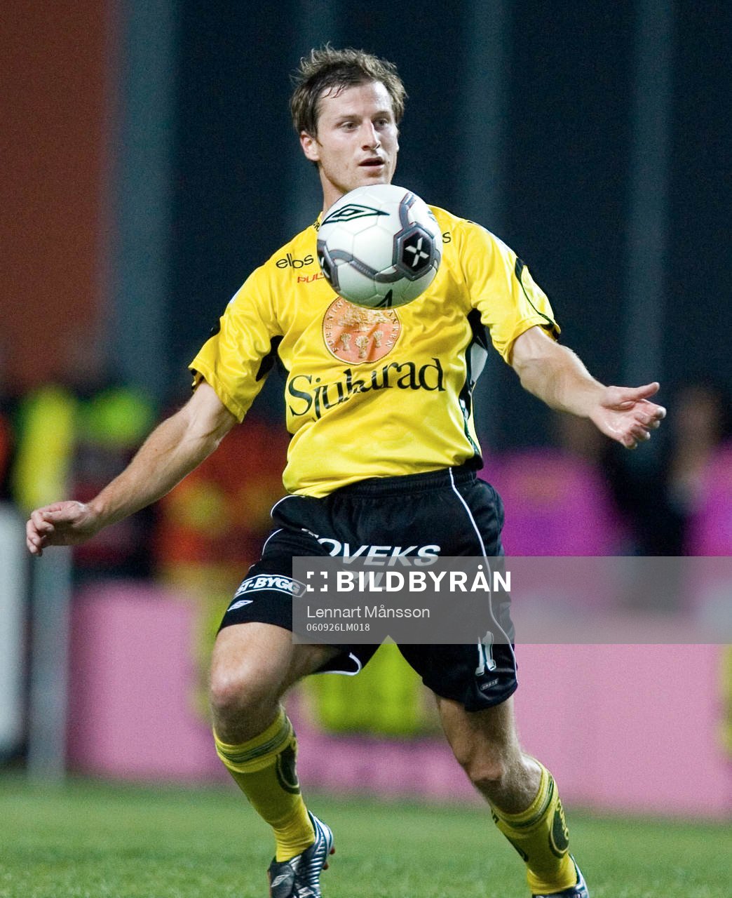 Daniel Mobaeck, Elfsborg, nedtagning på bröstet