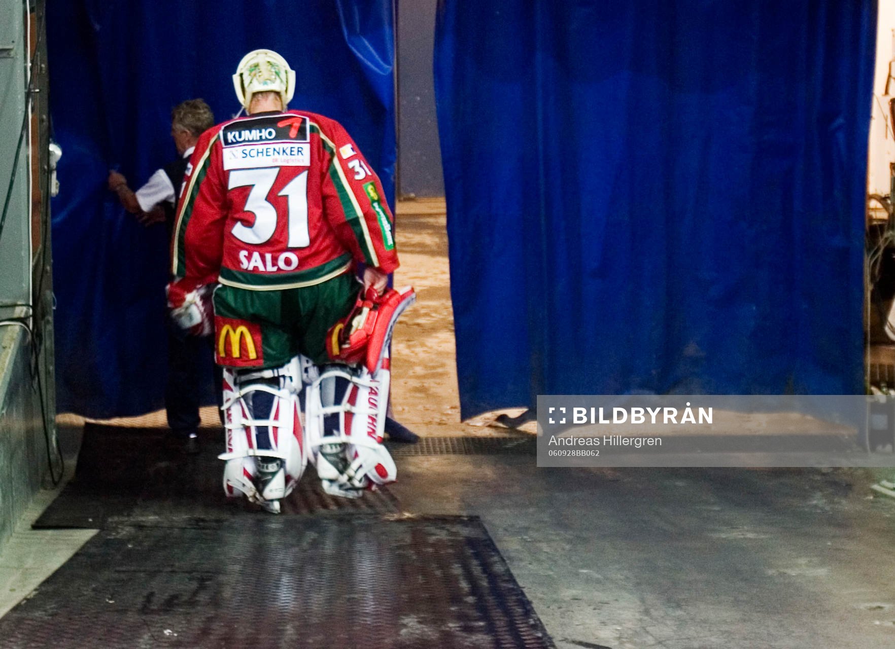 Tommy Salo, målvakt, skadad