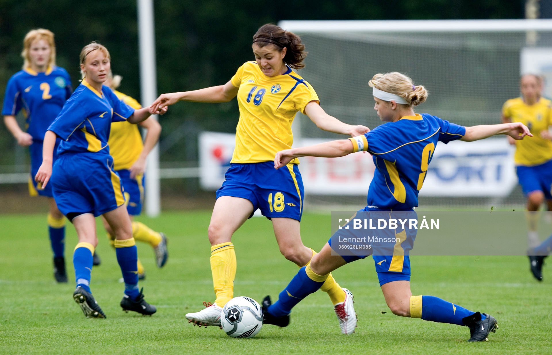 Rebecca Jonsson (QBIK) tar sig förbi Lukina Olessya