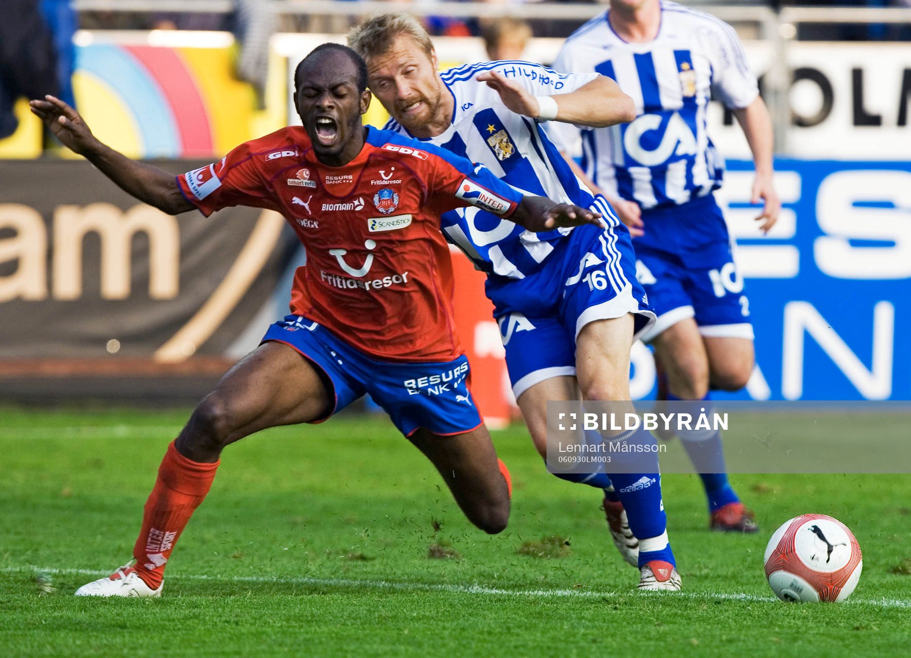 Magnus Ölme Johansson kapar Luton Shelton  © Bildbyrån