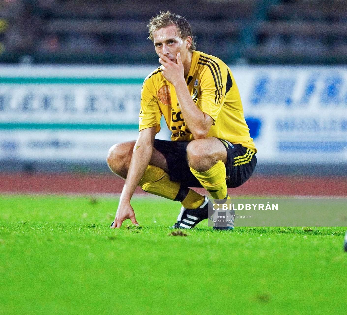 1-3, Slutsignal, Bobby Alm Nilsson deppar, degraderingen