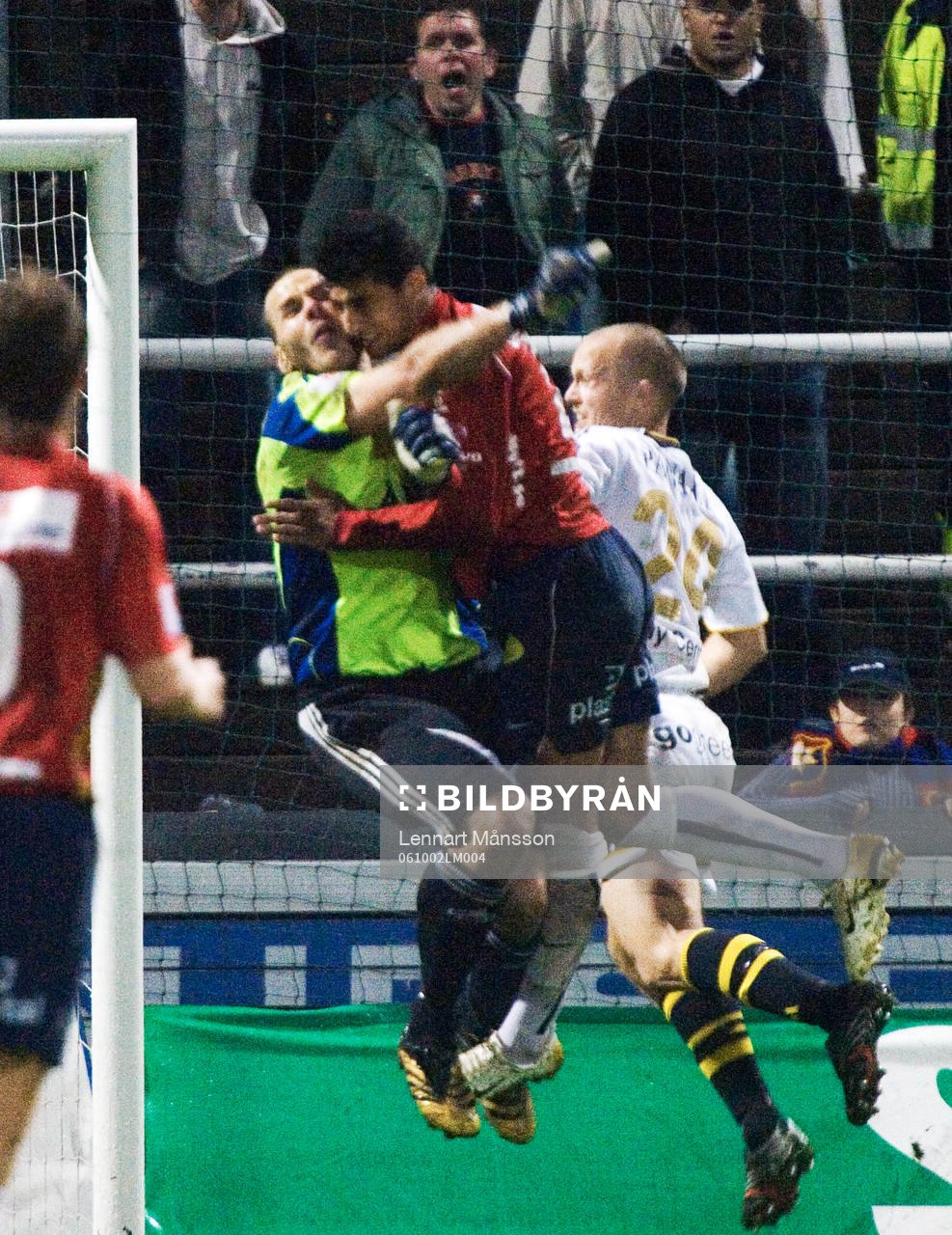 En ordentlig sammanstötning, Ailton Almeida och målvakten