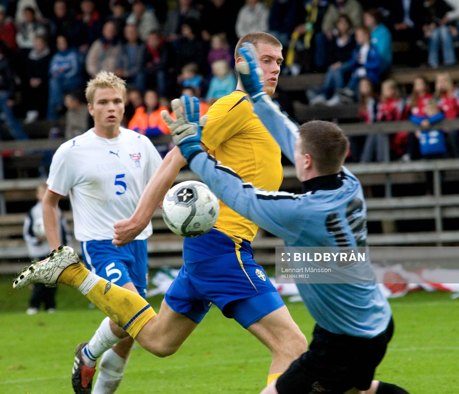 Tobias Holmqvist och målvakt Trygvi Askham