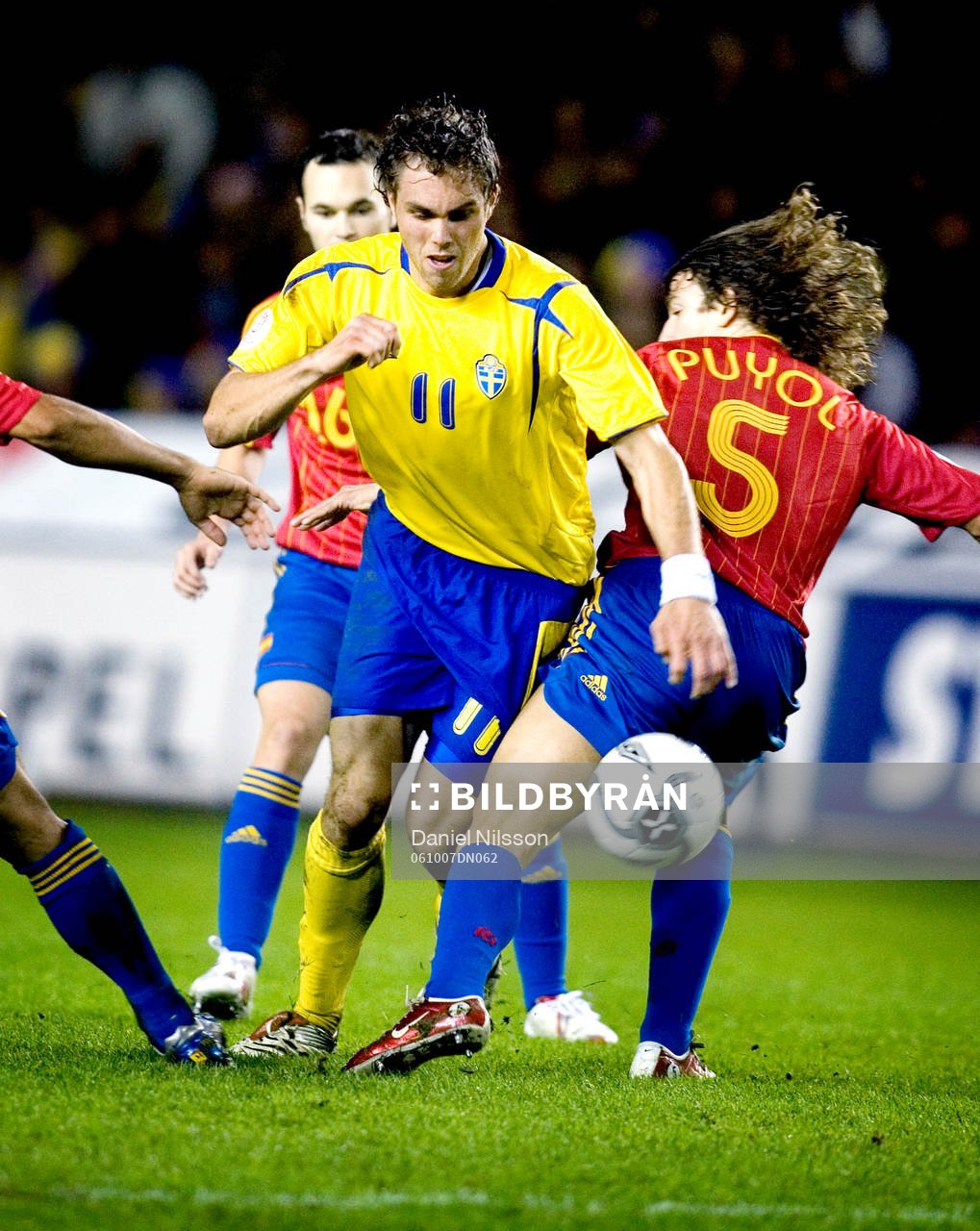 Johan Elmander, Sverige och Carles Puyol, Spanien