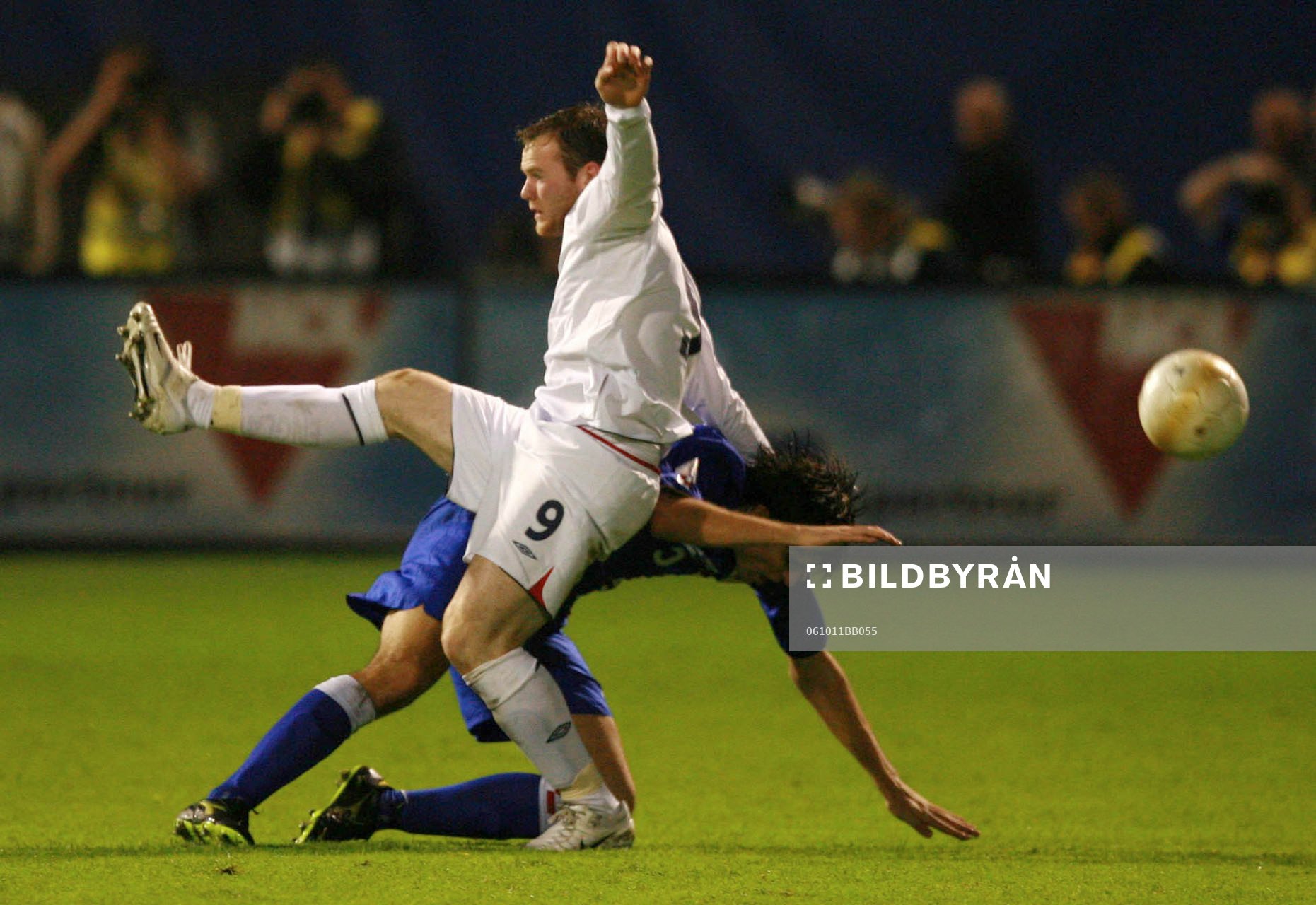 Wayne Rooney, England och Vedran Corluka, Kroatien
