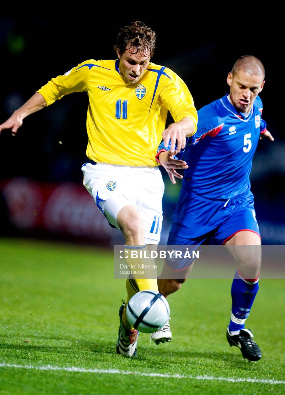 Johan Elmander, Sverige och Ivar Ingimarsson, Island
