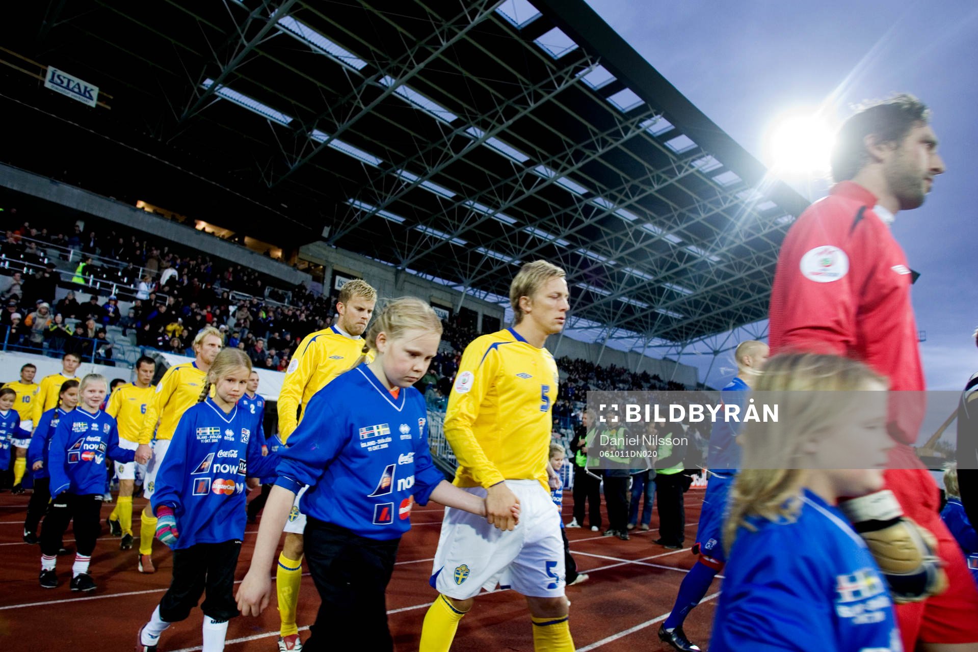 Spelarentré på arenan Laugardarsvöllor. Mikael