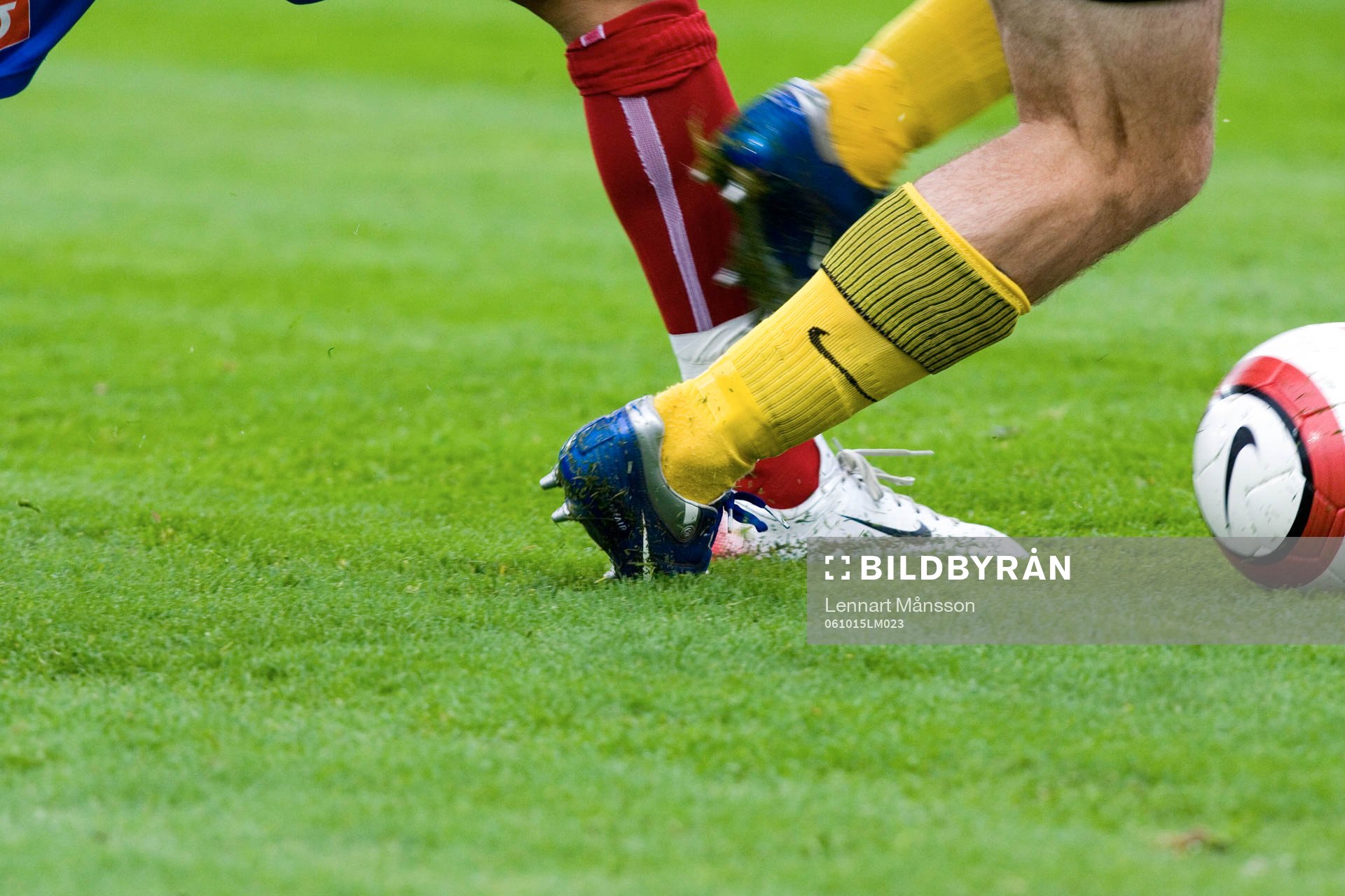 Ben. Fot. Boll. Gräs. Tackling. Genre