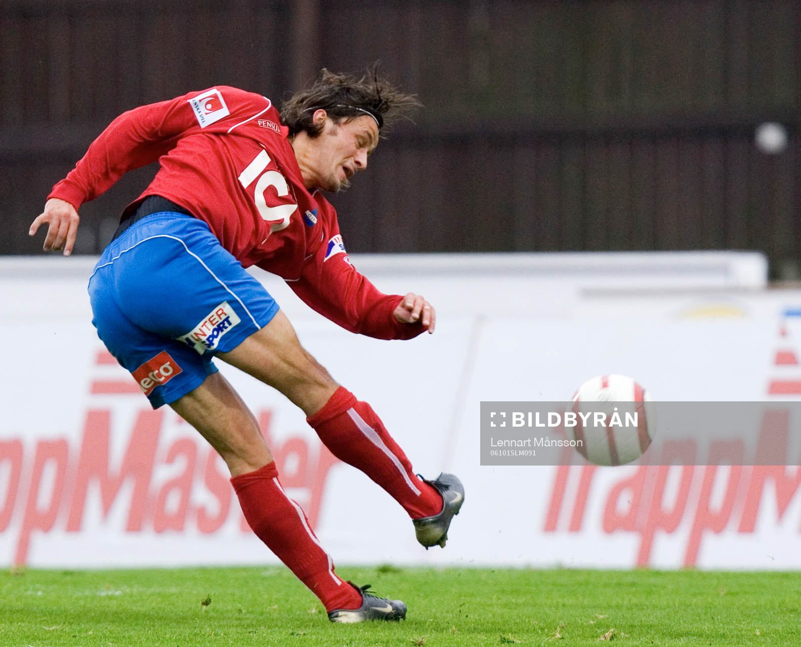 Pavel Zavadil, Öster, testar skott
