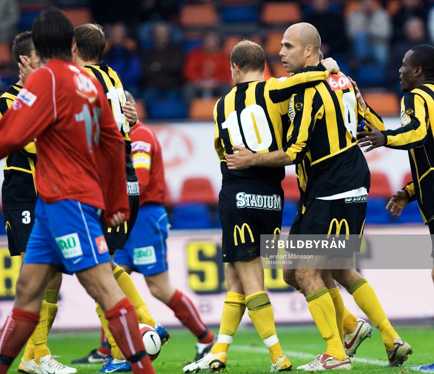 Straff, Teddy Lucic har gett Häcken ledningen