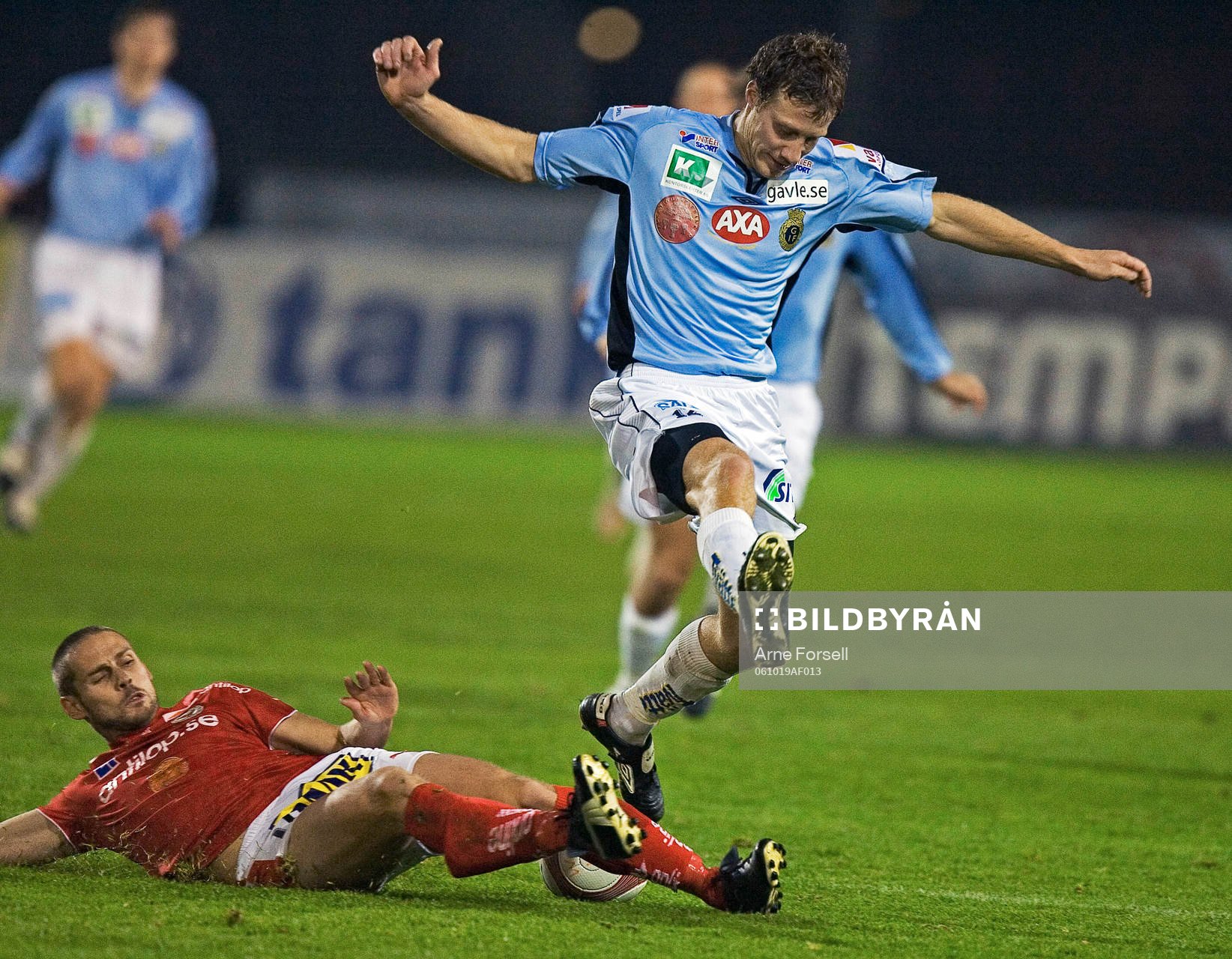 Daniel Bernhardsson, Gefle, kör över Kalmar-försvararen