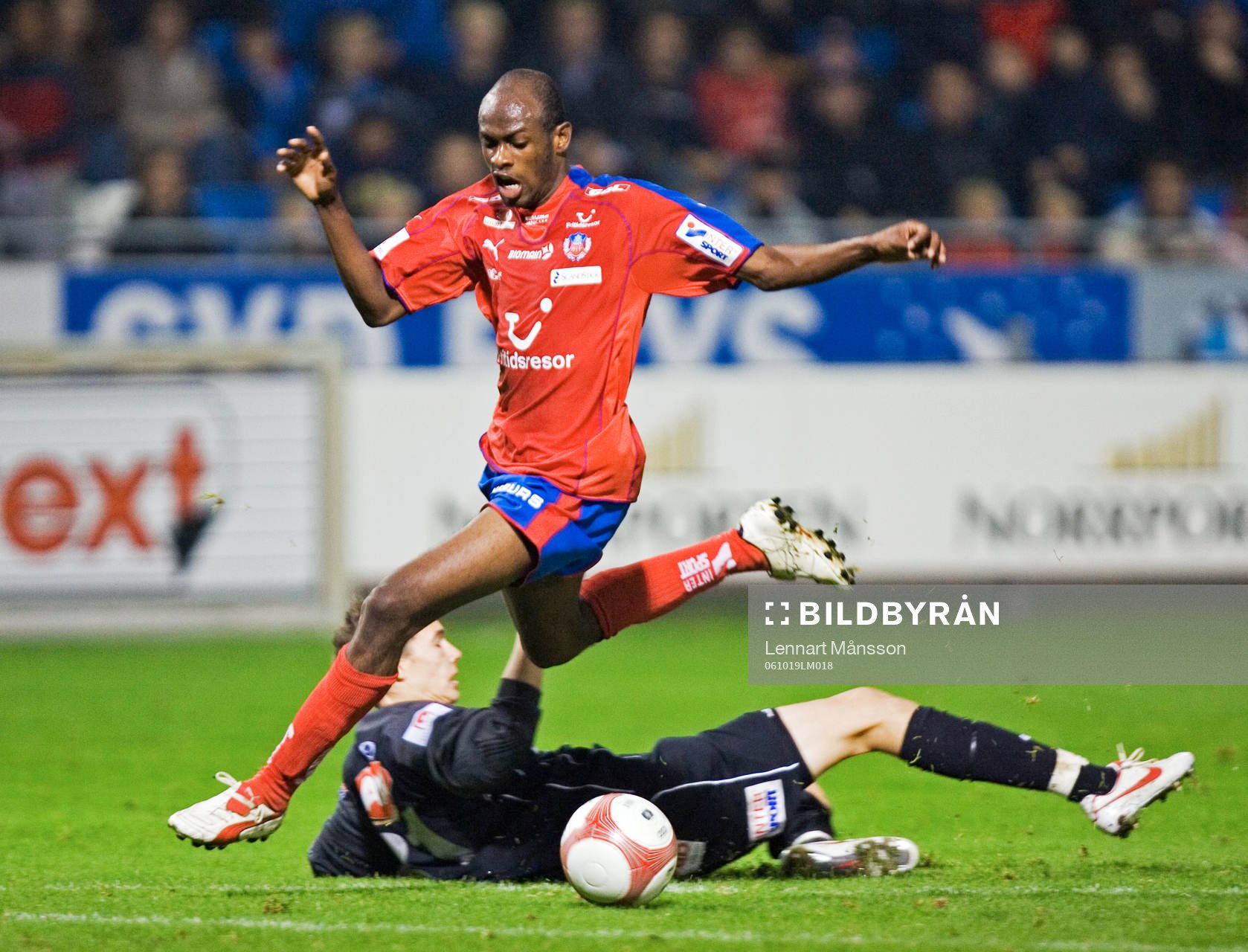 Luton Shelton rundar Östers målvakt Robin Malmqvist