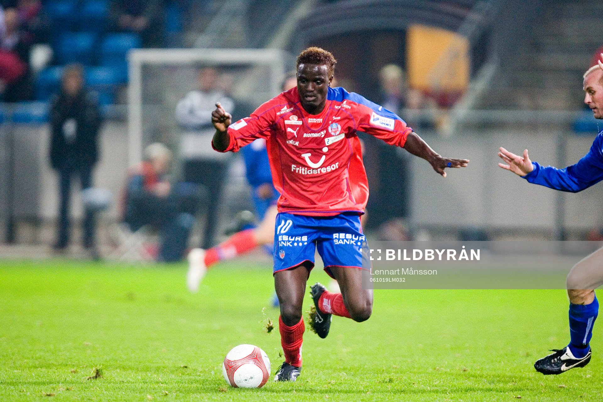 McDonald Mariga, Helsingborg, har bollen