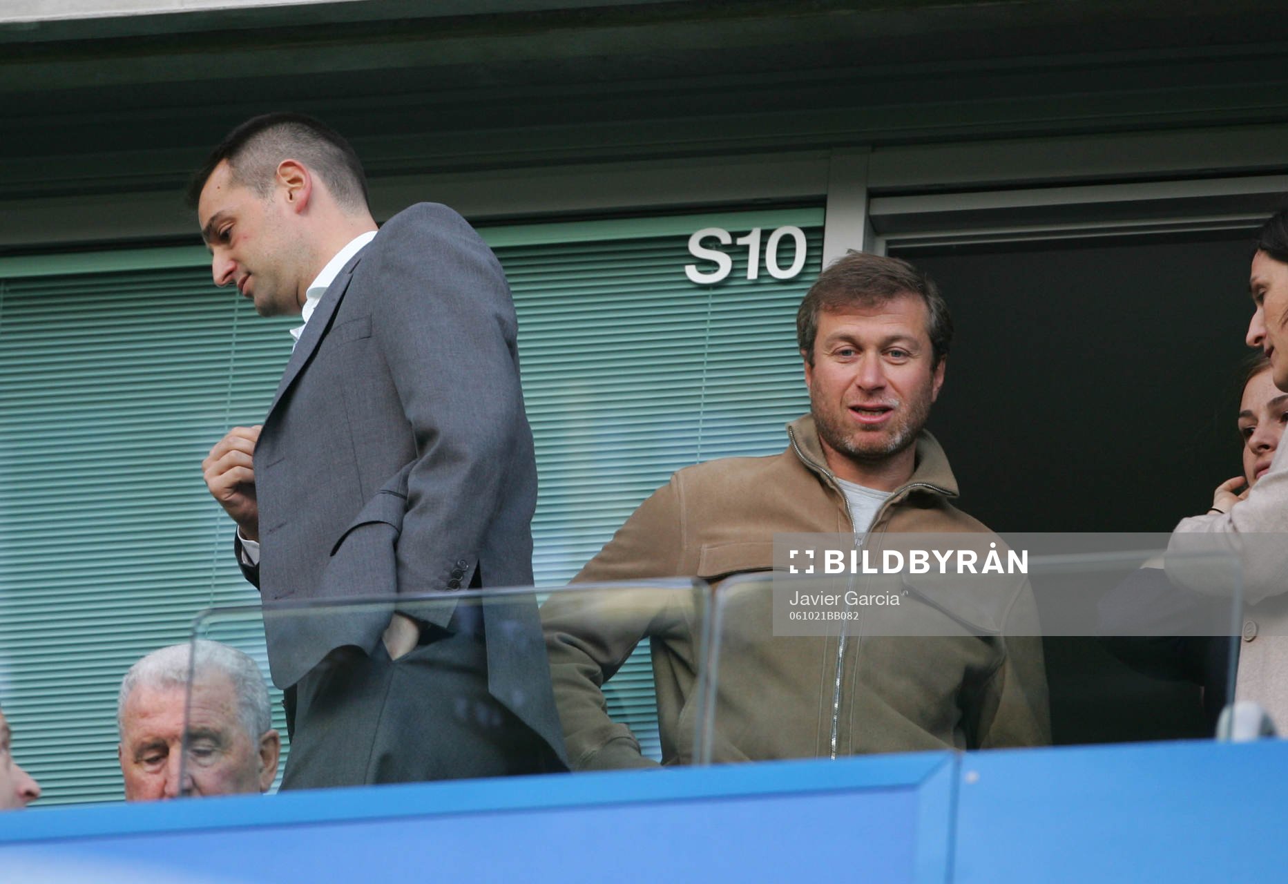 Portsmouth ägare Valemir Gaydamak brevid Chelsea ägare Roman Abramovich.