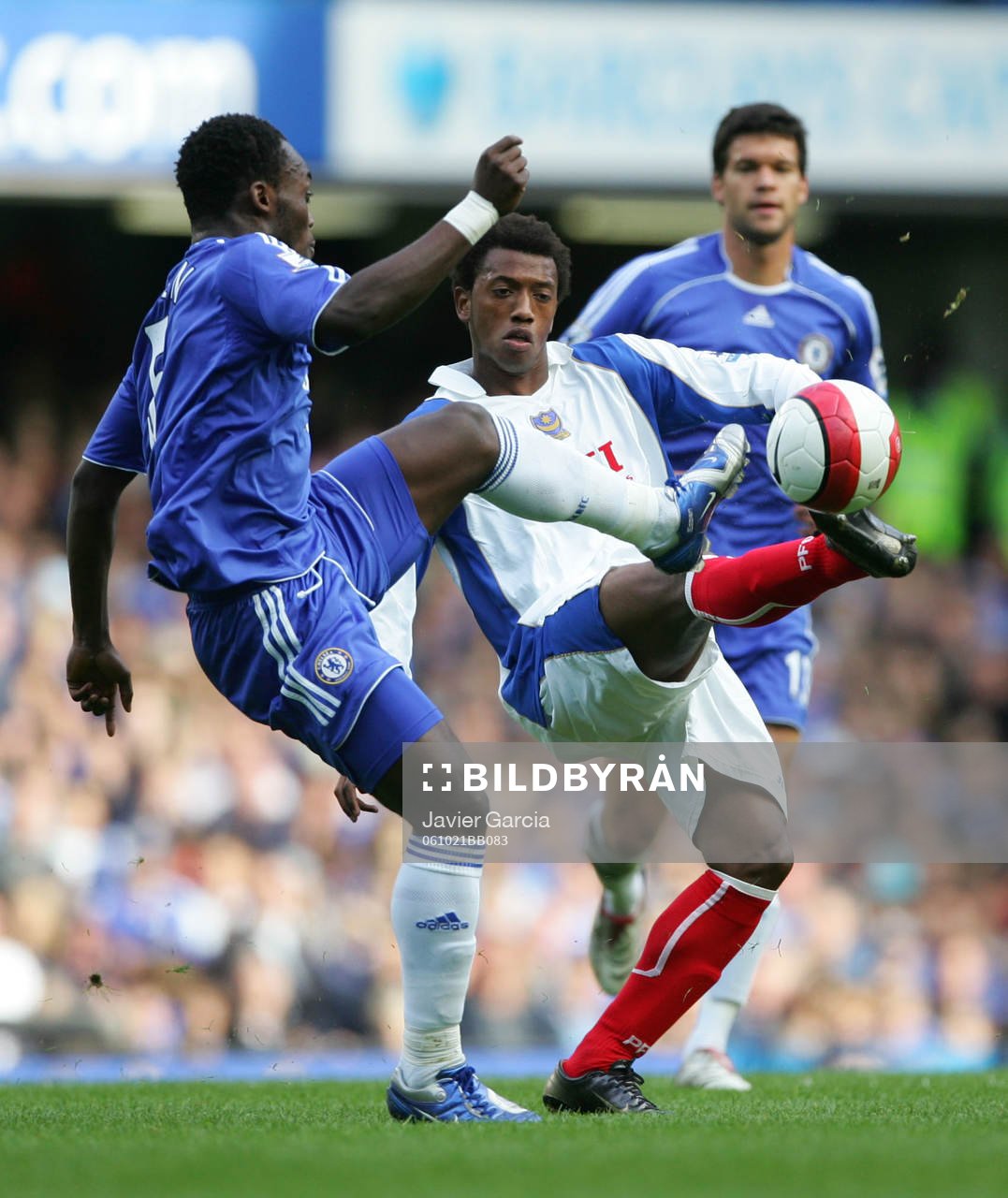 Manuel Fernandes, Portsmouth, Michael Essien, Chelsea
