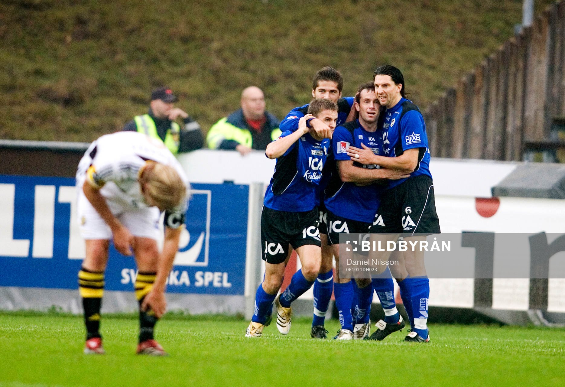 Hasse Mattisson, Halmstad gjord 1-0, jubel. Depp av AIK