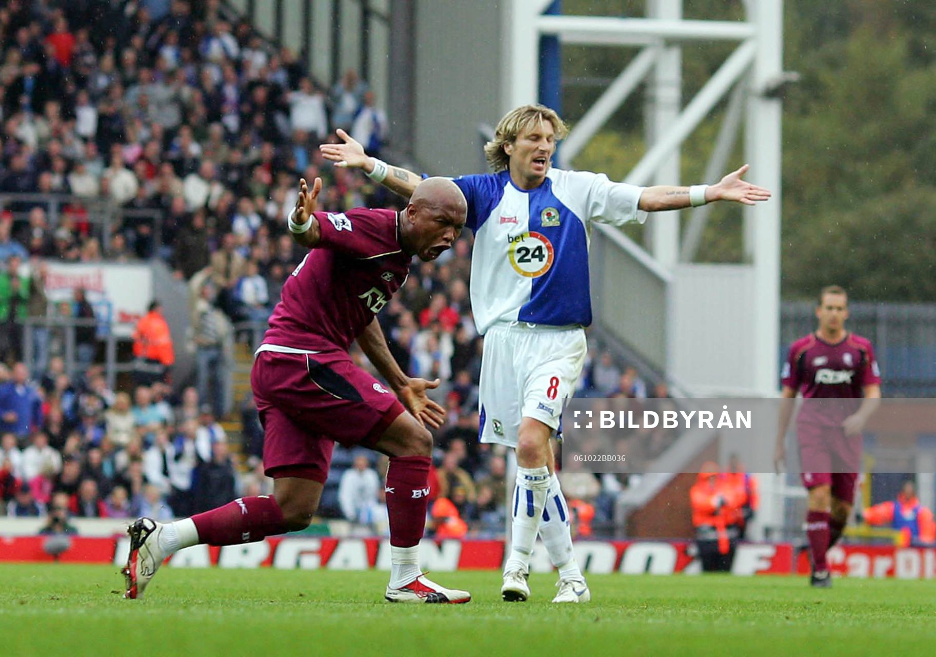 El-Hadji Diouf, Bolton, skriker ut sin frustration och