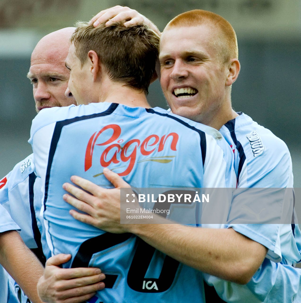 Emil Hallfredsson gratulerar Markus Pode, Malmö. Jubel,