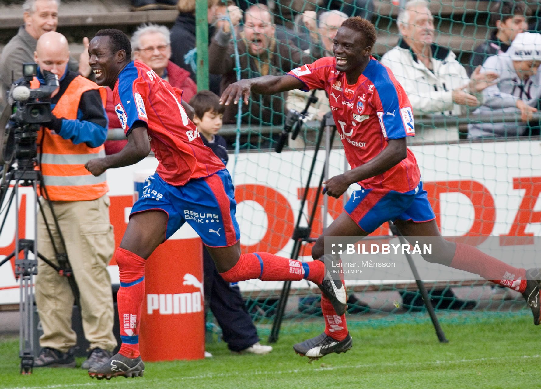 2-1, 2-målsskytten Olivier Karekezi grattas av McDonald