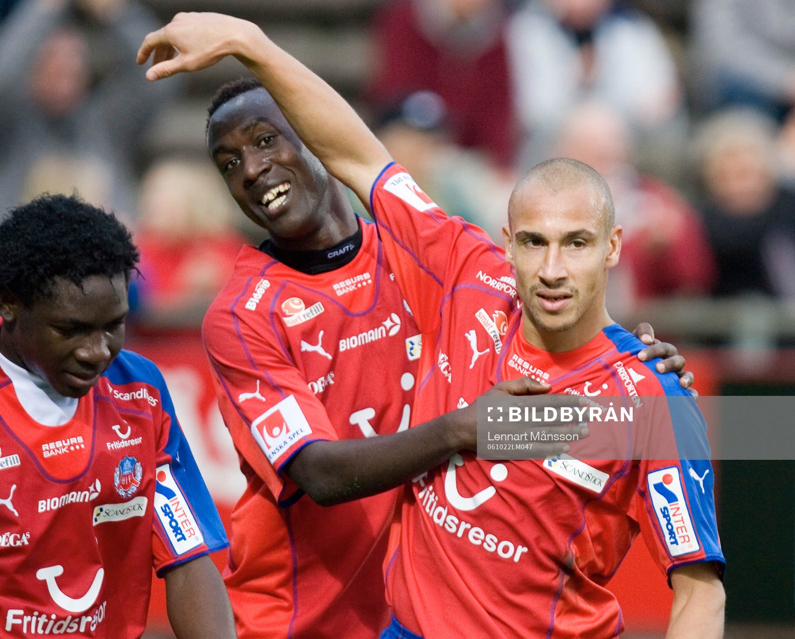 2-1, 2-målsskytten Olivier Karekezi grattas av