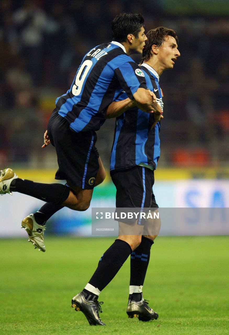 Inter - Livorno: Zlatan Ibrahimovic och Cruz, Inter, jubel,