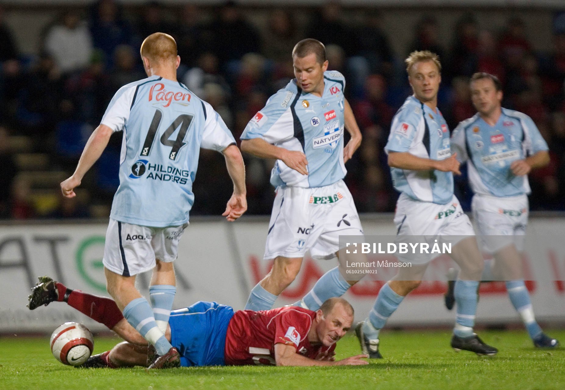 Peter Wibrån, Öster stoppas av Emil Hallfredsson, Malmö.