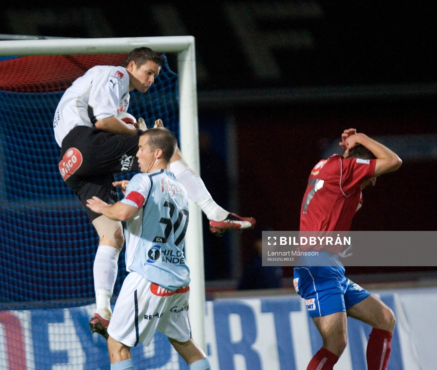 Jonas Sandqvist, målvakt och Daniel Andersson, Malmö.