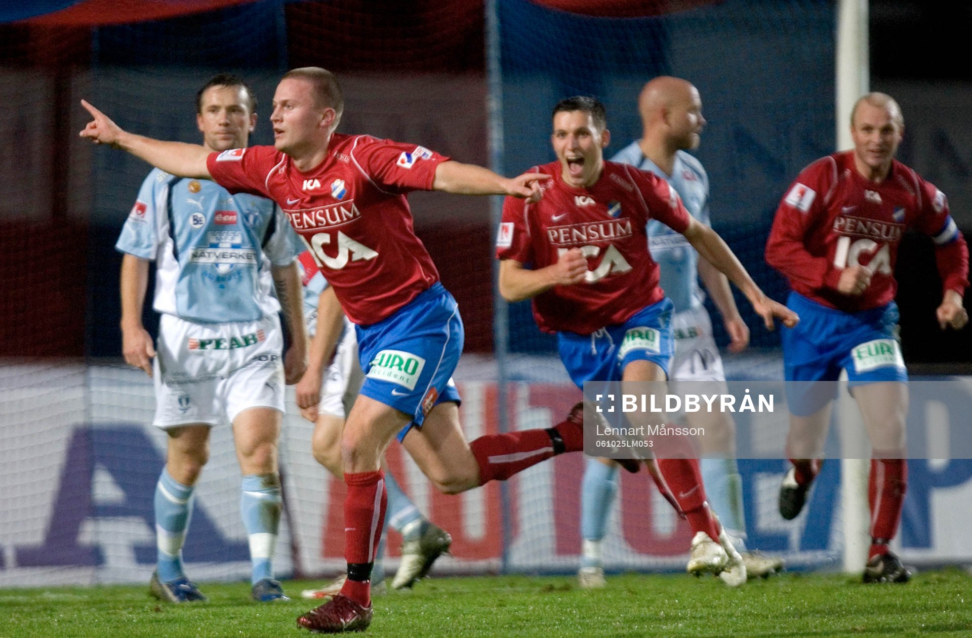  2-1 inhopparen Daniel Svensson. Jubel.