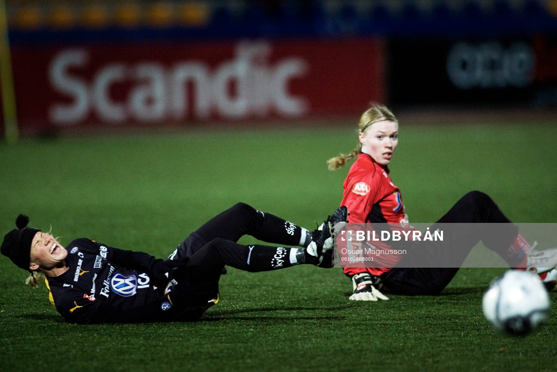 Anna Sjöström, Umeå och Hedvig Lindahl, målvakt,