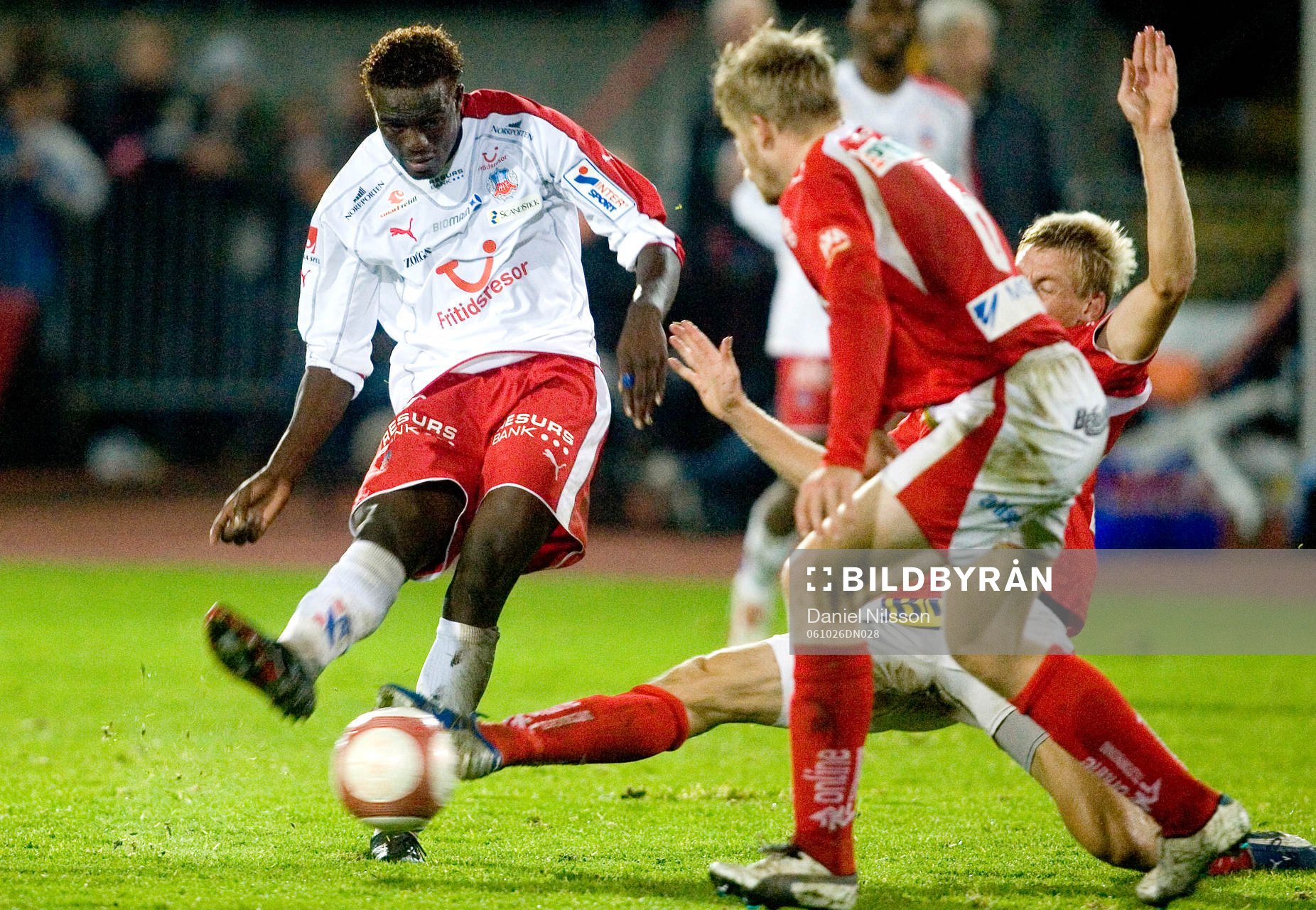  McDonald Mariga, Helsingborg provar skott.