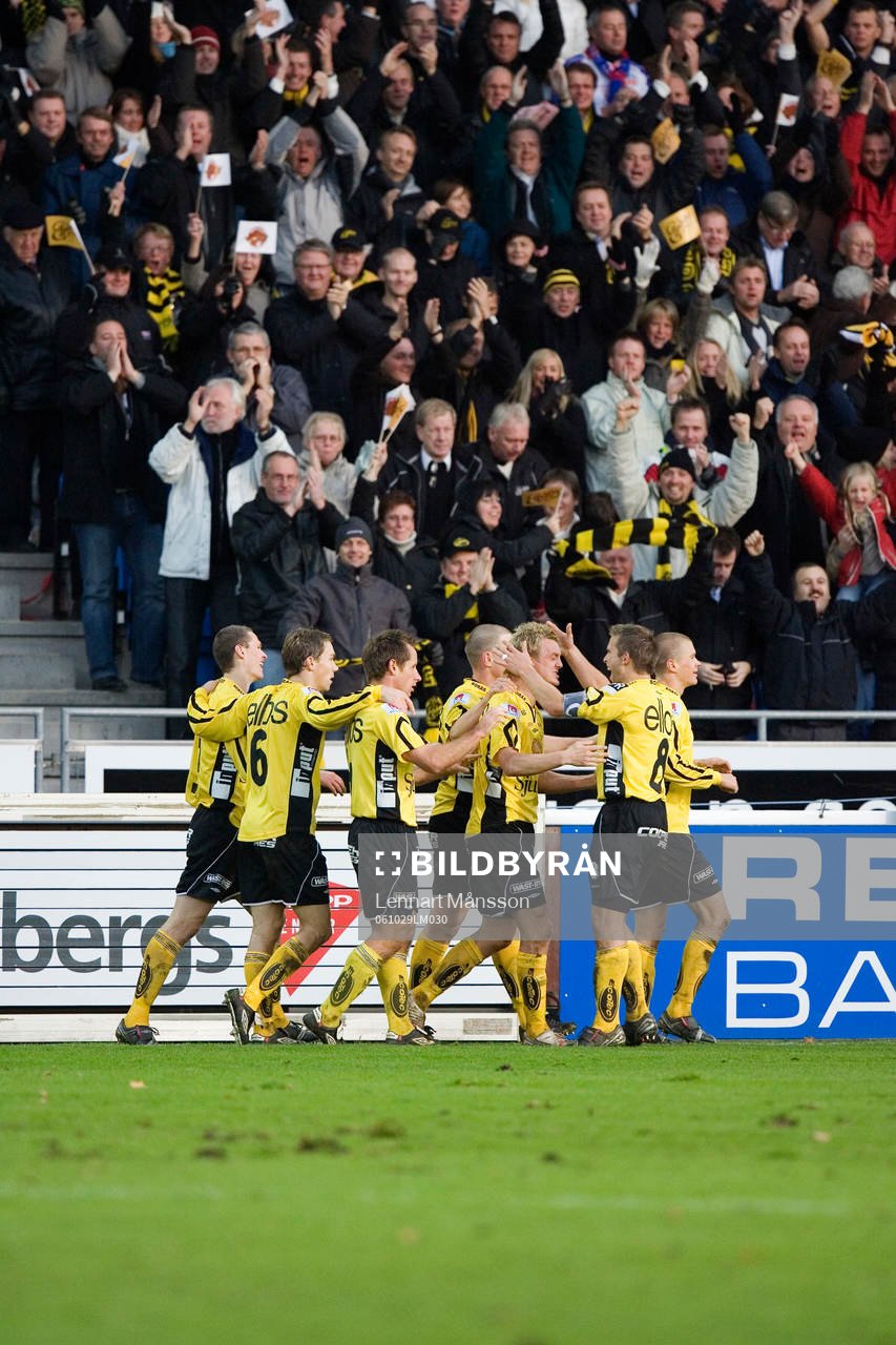 Spelare grattar varandra