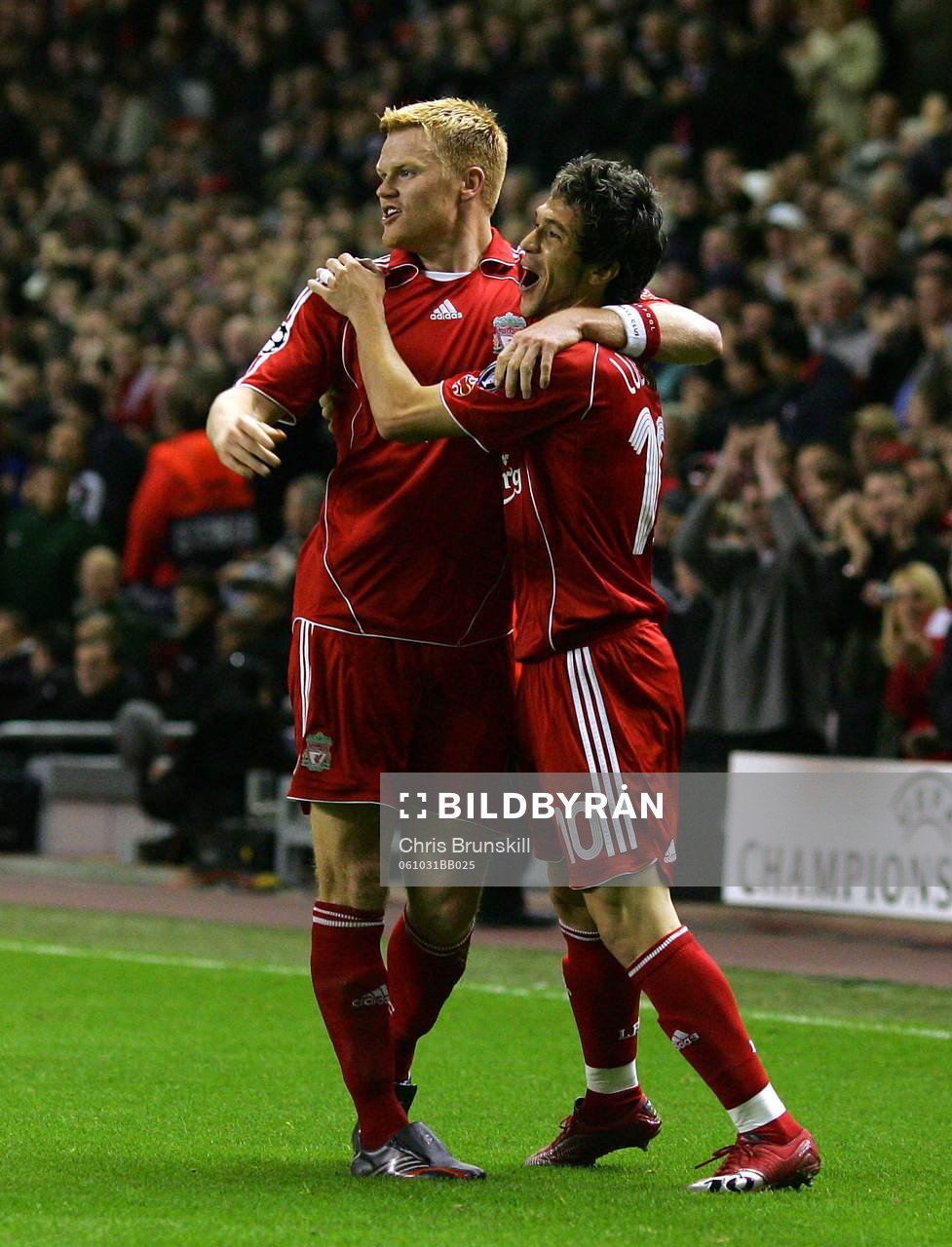  Luis Garcia och John Arne Riise, Liverpool (Jubel)
